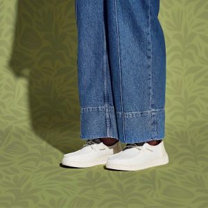 SS25_HEYDUDE_WENDY_ESPADRILLE_43681-100_603_COLOR.jpg